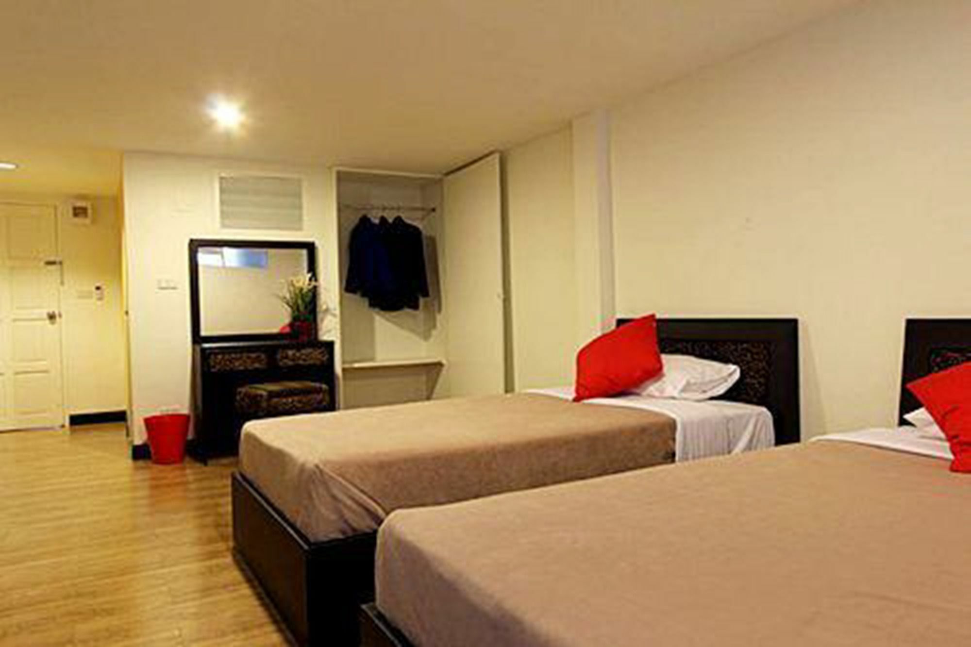 Leesort @ Onnuch Hotel Banguecoque Exterior foto